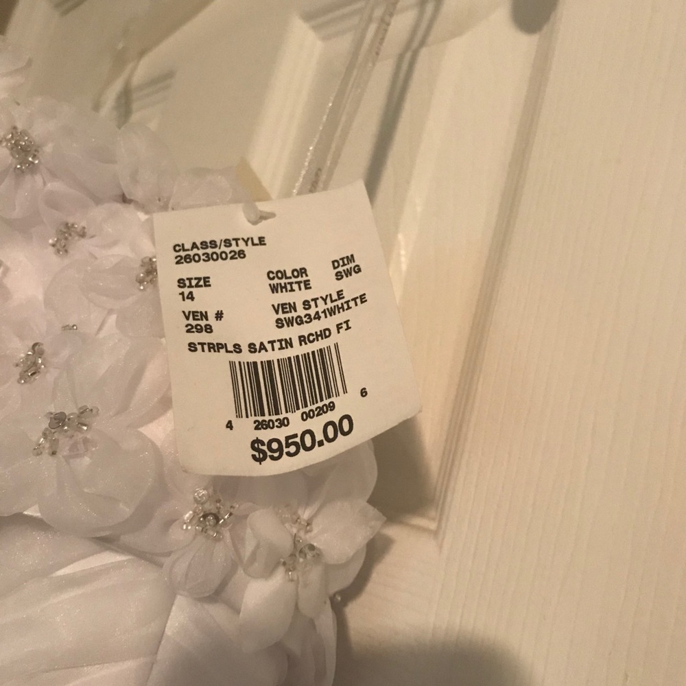 Wedding dress - Picture 2 of 7